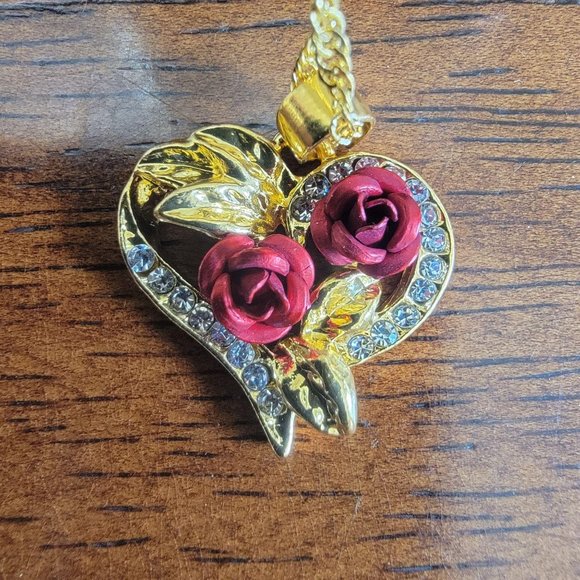 Heart & Roses charm showing your love for mom  NEW - Picture 2 of 4